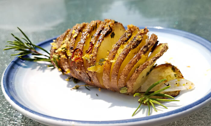 hasselback-potatoes Vegan Hasselback Potatoes